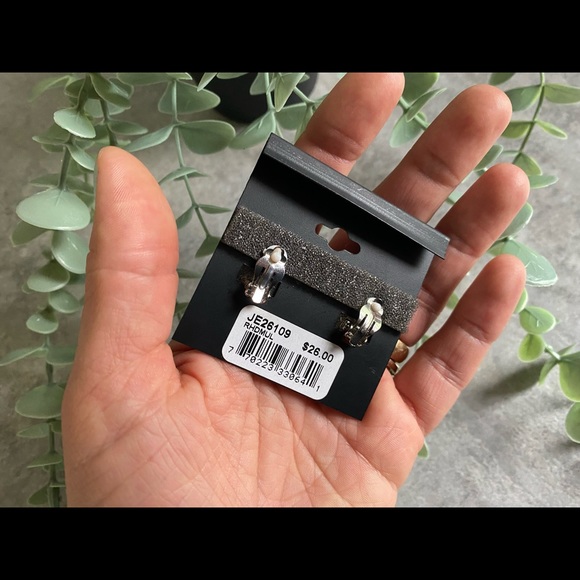 Beautiful Jones New York 🤩 earrings - Picture 2 of 6